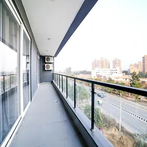 Отель Flora Residency, Гургаон